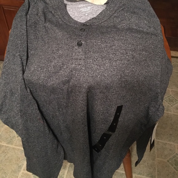 Brand NEW Banana Republic Men’s XL Quick Dry Henley in Charcoal orig$30 - Picture 2 of 2